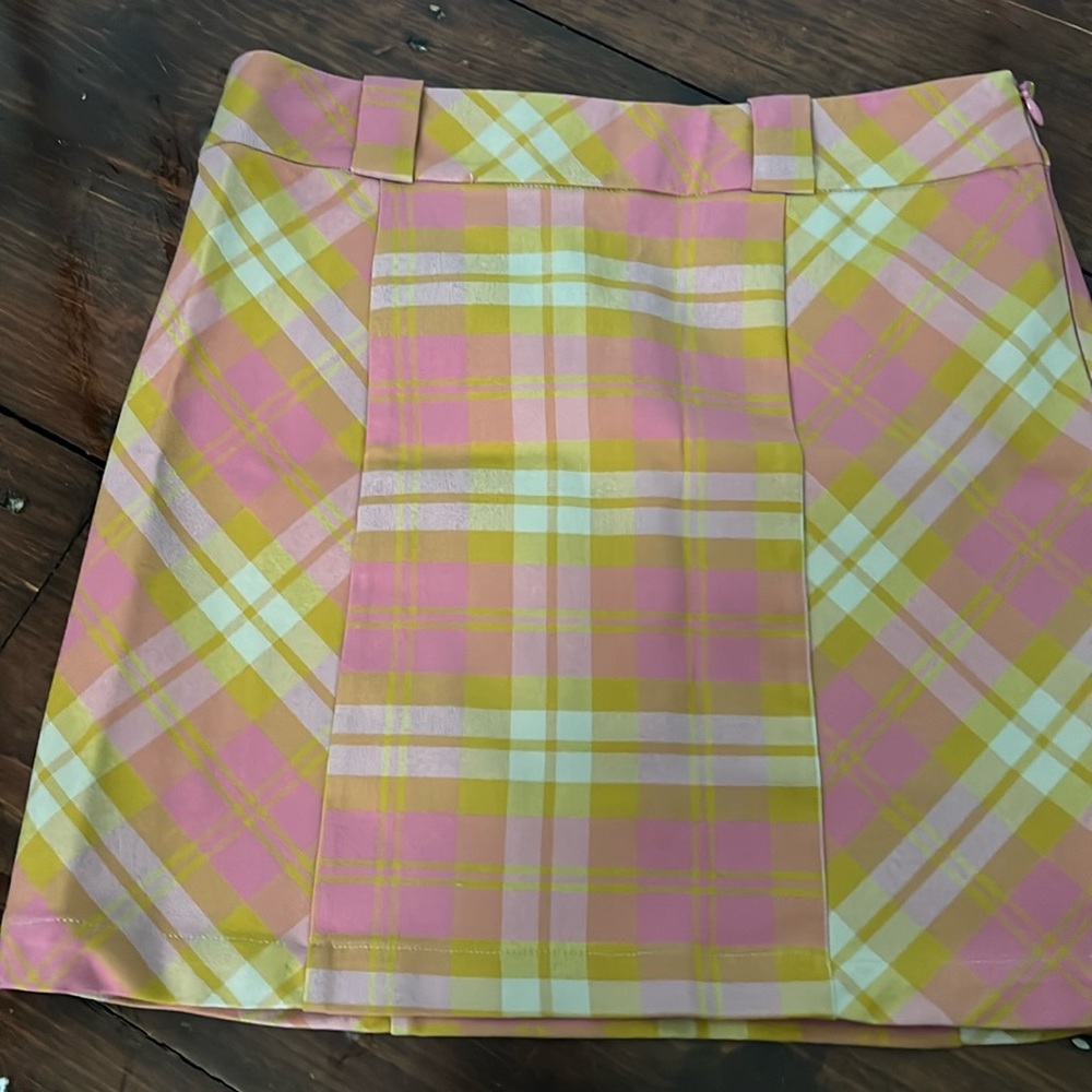 Adorable plaid skirt by Urban Outfitters!